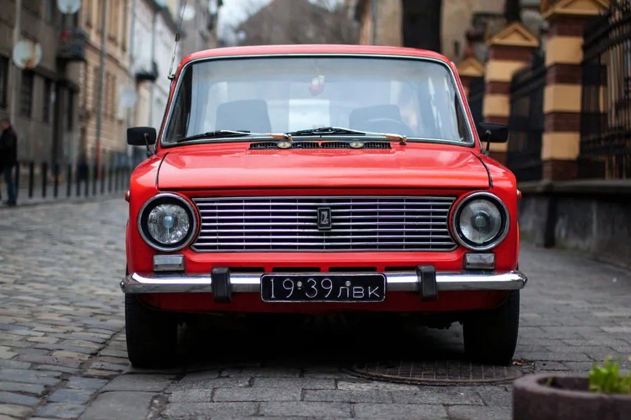 Change the car color to red